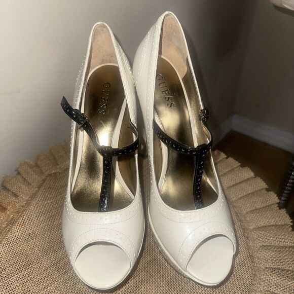 NEW Guess Platform Platform Stiletto Heel Peep Toe Cream Black T Strap Sz 9 NEW - Picture 2 of 11